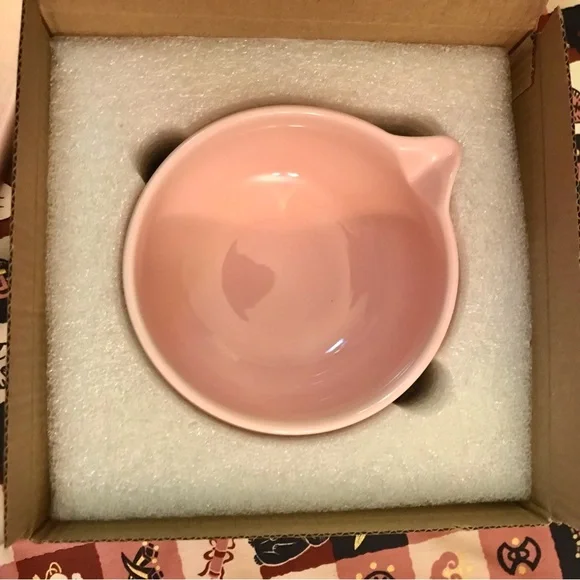 Sakuraco Wagasi Sakura dish with black Chasen and pink cat tea bowl NIB - Picture 4 of 13